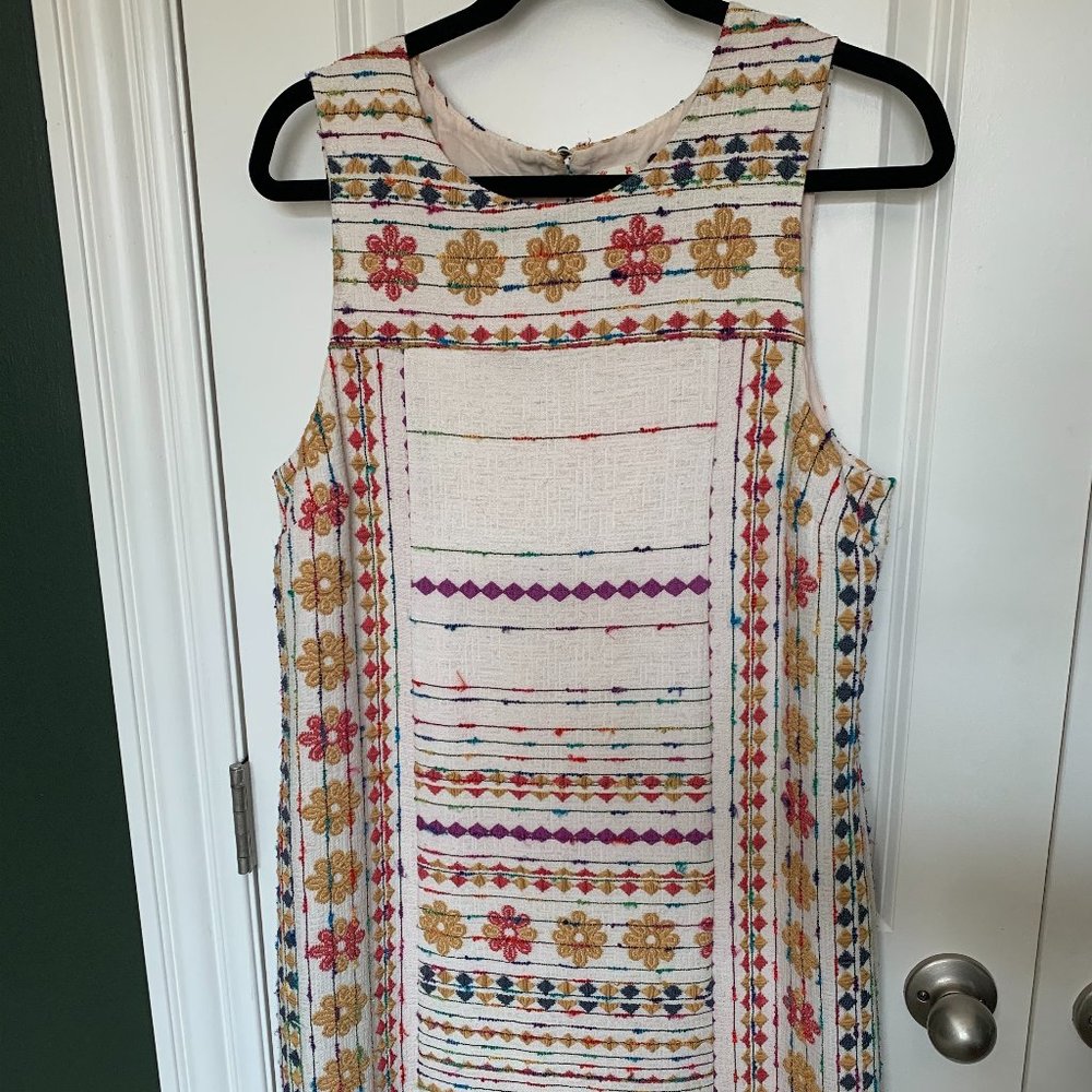 Embroidered Anthropologie shift dress white/multicolor